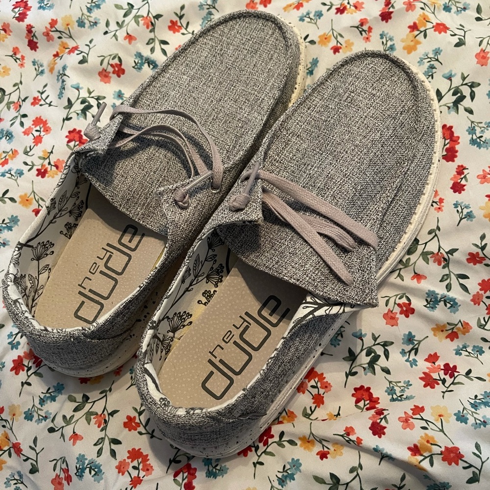 Hey Dudes size 9 like new